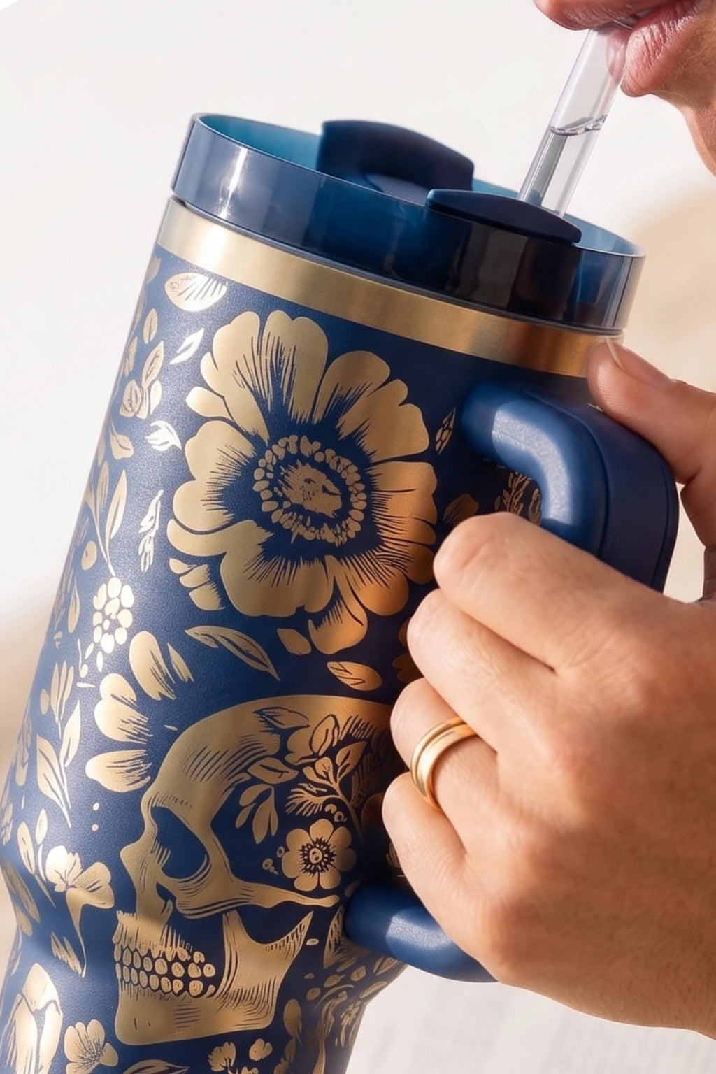 Halloween Gift Tumbler Black Skull Design Gothic Style Cup Stainless Steel Construction Insulated Drink Container Travel Mug Dark Aesthetic Appeal Floral Skull Artwork Premium Quality Drinkware Double Walled Insulation Thermal Retention