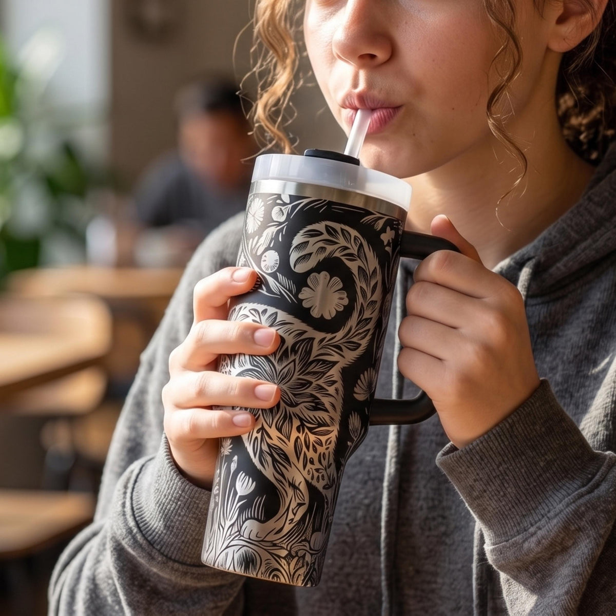 Large Capacity Travel Tumbler Insulated Double Wall Construction Stainless Steel Cup Features Handle Design Botanical Floral Pattern Perfect Daily Commute Office Gym Outdoor Activities Keeps Drinks Hot Cold Nature Inspired Gift Women Garden